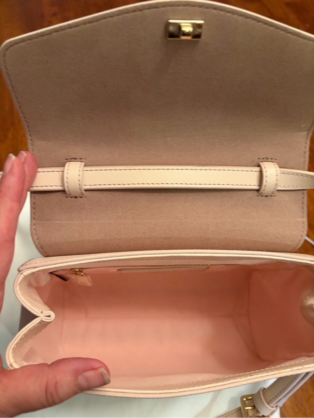 Furla Meridiana Light Pink Leather Handbag with distinctive metallic Top Handle - Picture 6 of 14